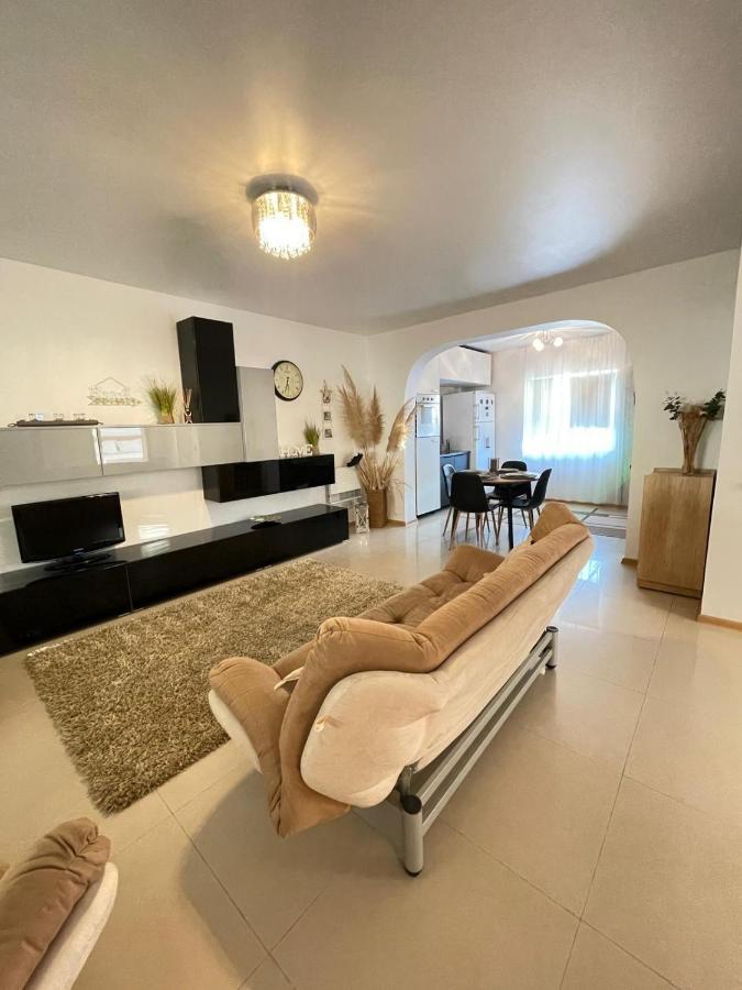 Willa Casa Eric Năvodari Zewnętrze zdjęcie